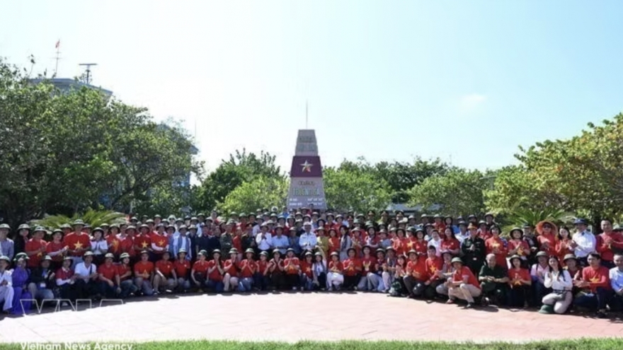 Visit to Truong Sa, DK1 links overseas Vietnamese to Fatherland's sea and islands